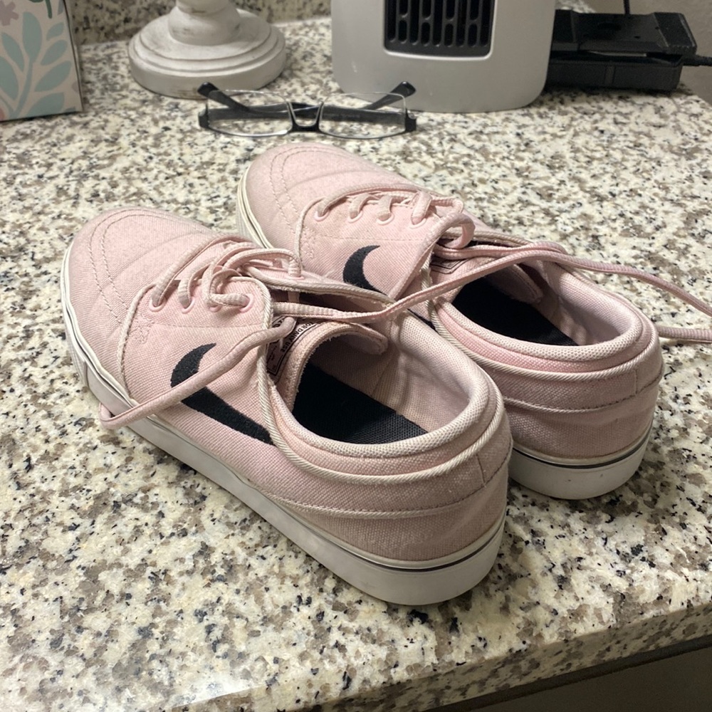 Nike Janoski's. Light pink in color. Used, hardly worn, in excellent condition!